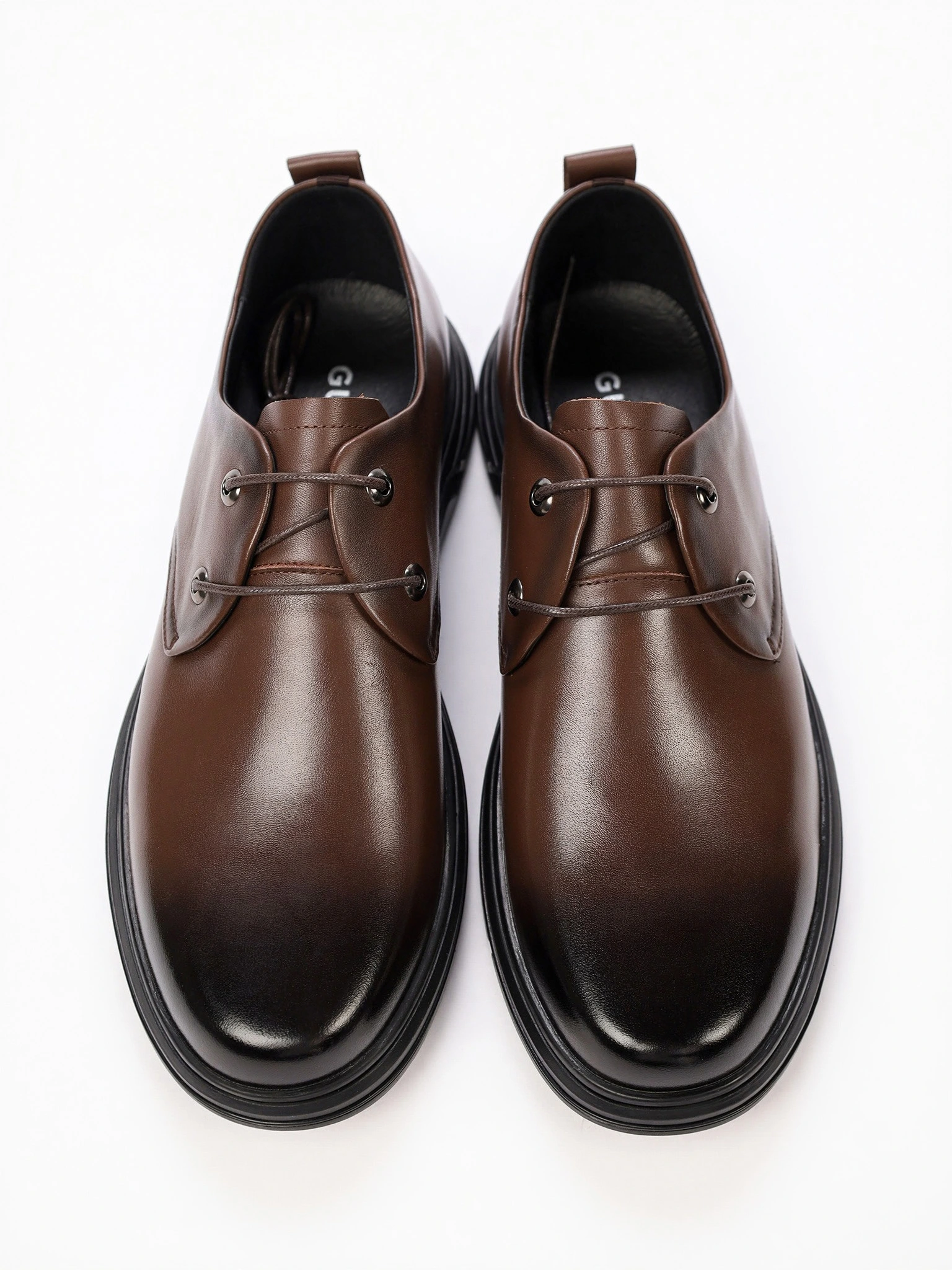 Туфли коричневого цвета со шнуровкой